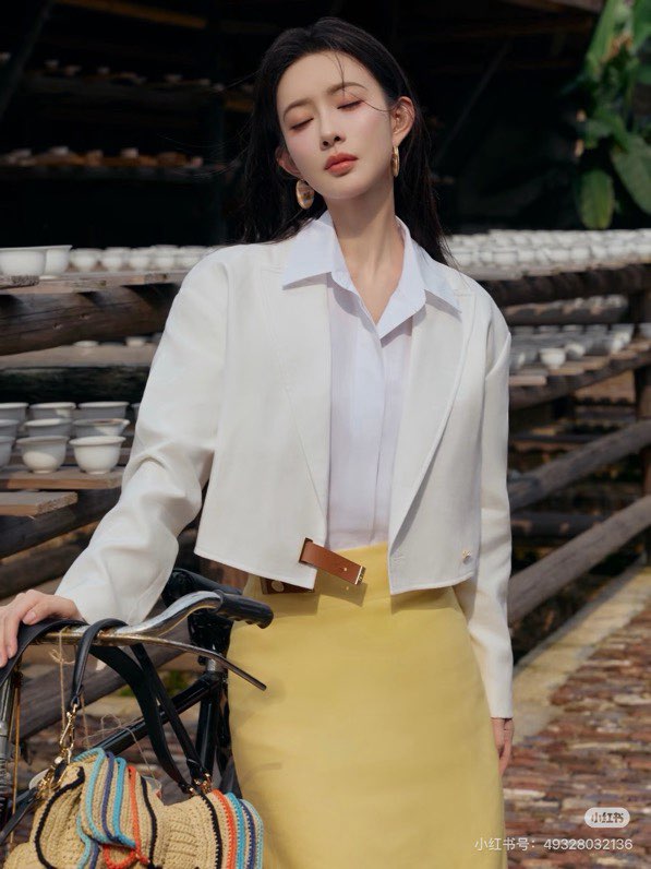 펜디(FENDI) 린넨 크롭 테일러드 자켓