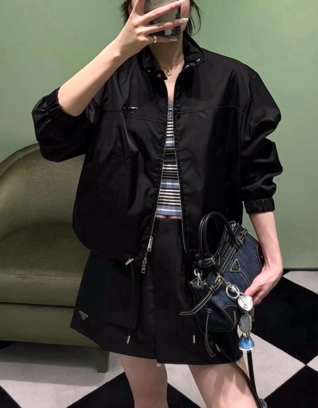 프라다(PRADA) 나일론 카고 미니스커트
