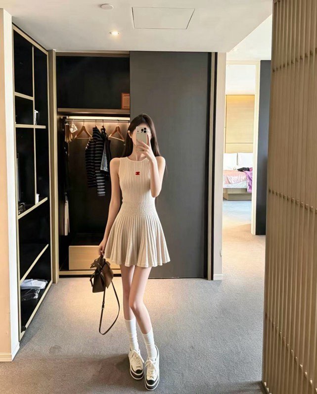 샤넬 2026 SS 니트 플리츠 슬리브리스 원피스