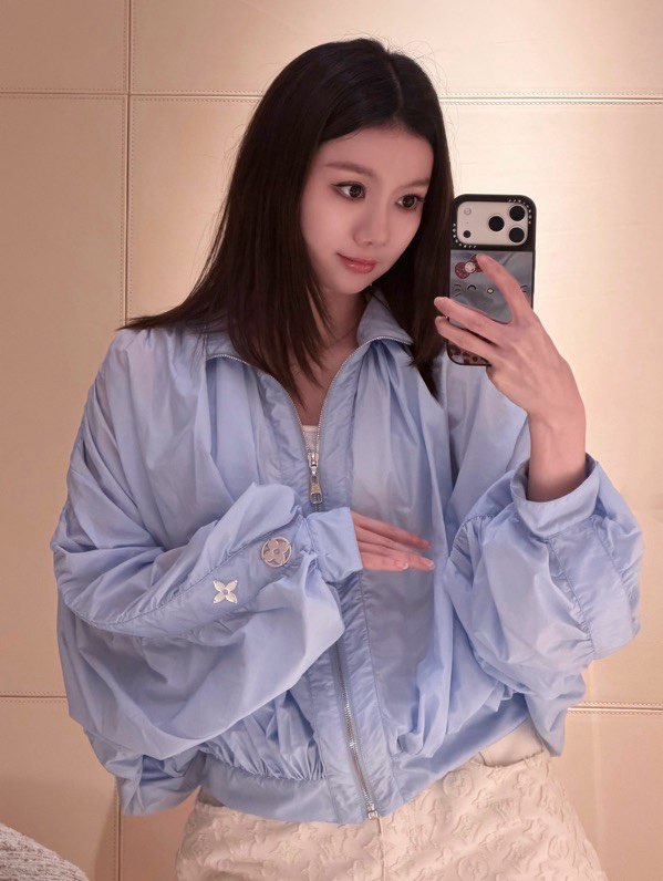 루이비통 플리츠 크롭 집업 재킷