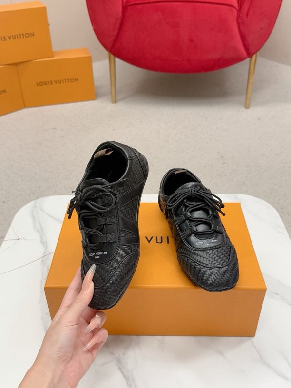 루이비통 25SS LV 레트로 독일군 발레 스니커즈