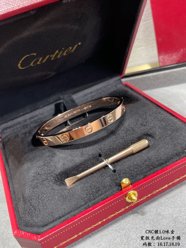 까르띠에 LOVE 와이드 뱅글 팔찌