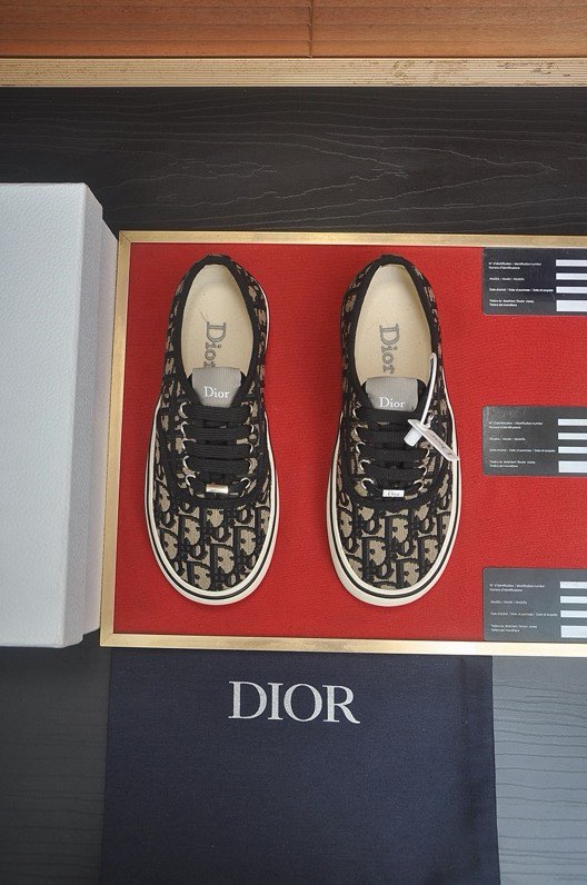 디올 Walk'n Dior 자수 여성 스니커즈