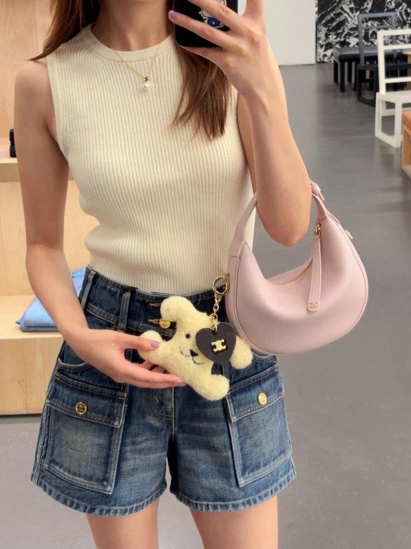 셀린느 TEEN LULU 그레인 카프스킨 토트백
